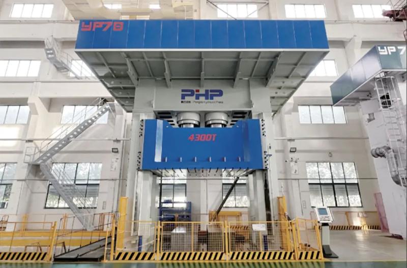 How Does a Standard SMC Press Operate in Composito Materia Productio?
